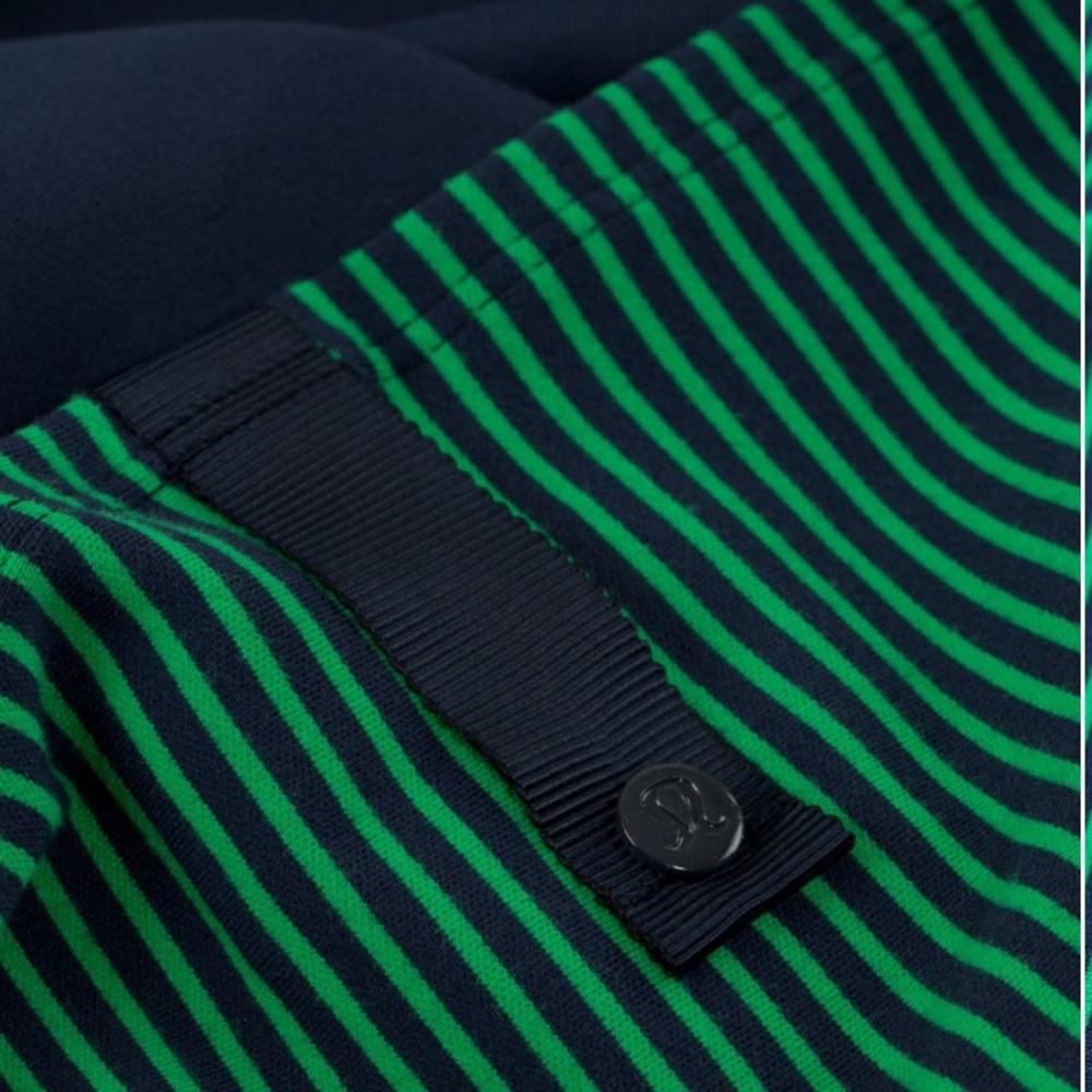 Lululemon Vinyasa Scarf *Rulu
Hyper Stripe Green Bean / Inkwell - Picture 5 of 11